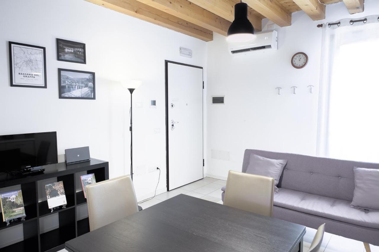 Apartamento Vicolo J. Da Ponte - Bassano Centro Storico Bassano del Grappa Exterior foto